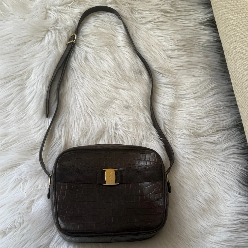 Salvatore Ferragamo Vara Brown Embossed Leather Designer Shoulder/ Crossbody Bag - Picture 2 of 16